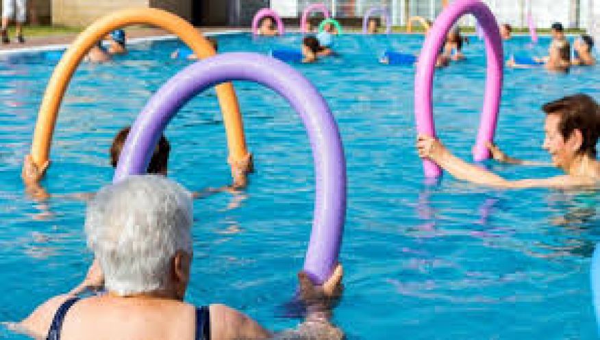 Transporte para as aulas de hidrogin&aacute;stica s&eacute;nior