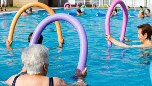 Transporte para as aulas de hidrogin&aacute;stica s&eacute;nior