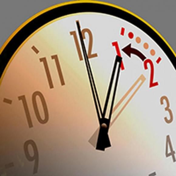 Aten&ccedil;&atilde;o aos rel&oacute;gios. Hora muda no domingo